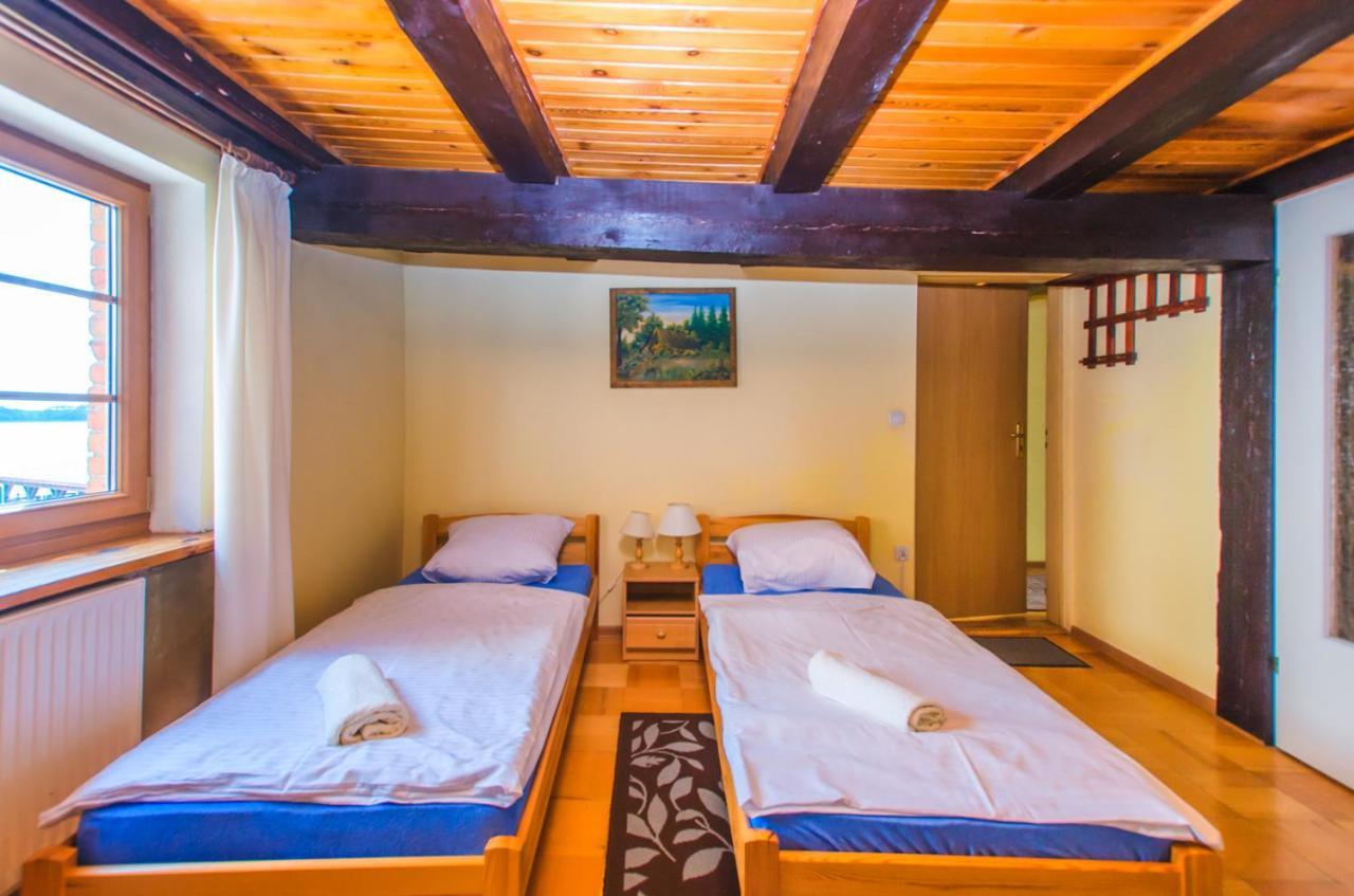 Karczma U Wallenroda รึน ภายนอก รูปภาพ