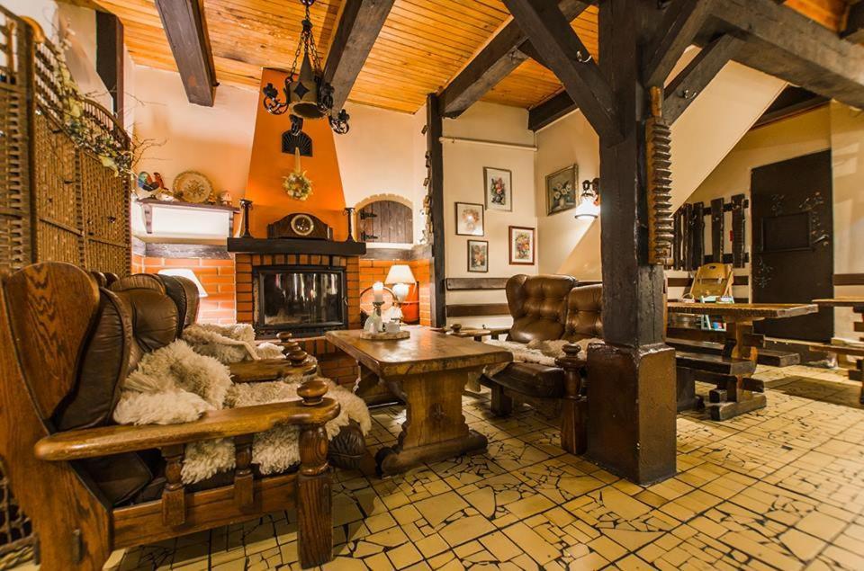 Karczma U Wallenroda รึน ภายนอก รูปภาพ